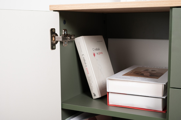 Комод Маттиас 16.245 дымчатый зеленый K521, гикори рокфорд натуральный KO86 PW, белый PE шагрень, фотопечать